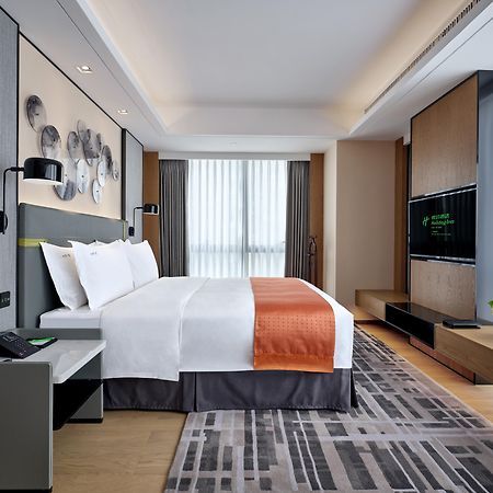 Holiday Inn Guangzhou South Lake Hotel - Ideal For Business & Leisure Εξωτερικό φωτογραφία