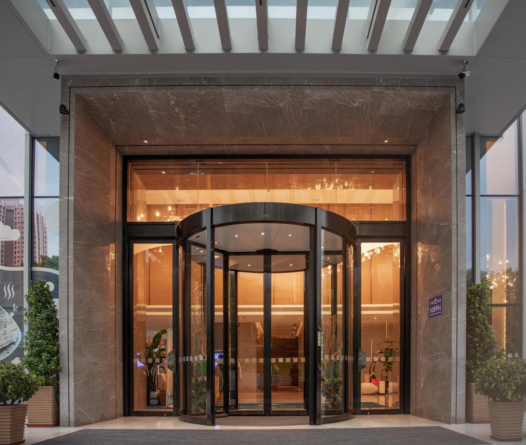 Holiday Inn Guangzhou South Lake Hotel - Ideal For Business & Leisure Εξωτερικό φωτογραφία